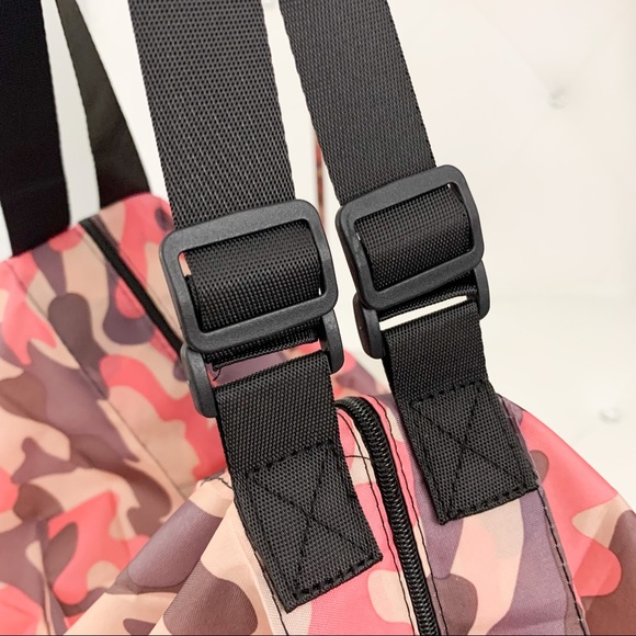 NEW Camo Print Adjustable Straps Weekender Overnight Travel Carry-On Bag - Picture 9 of 12